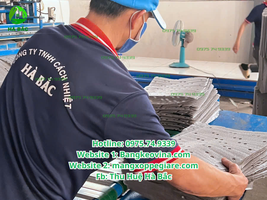 tam-mut-duc-lo-foam-den-2mm