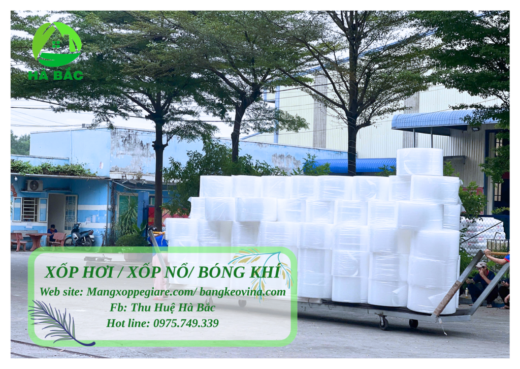 kiểm tra xốp hơi trước khi đóng hàng dễ vỡ